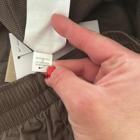 Nike Women's Sportswear Classic Woven Mid-Rise Jogger Pants - Picture 8 of 11